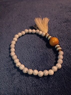 White Howlite Bead Bracelet with Wooden Accent and Cream Tassel